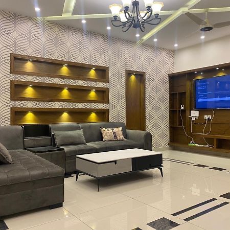 Luxury Guest House In Bahria Town ラーワルピンディー エクステリア 写真