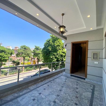 Luxury Guest House In Bahria Town ラーワルピンディー エクステリア 写真
