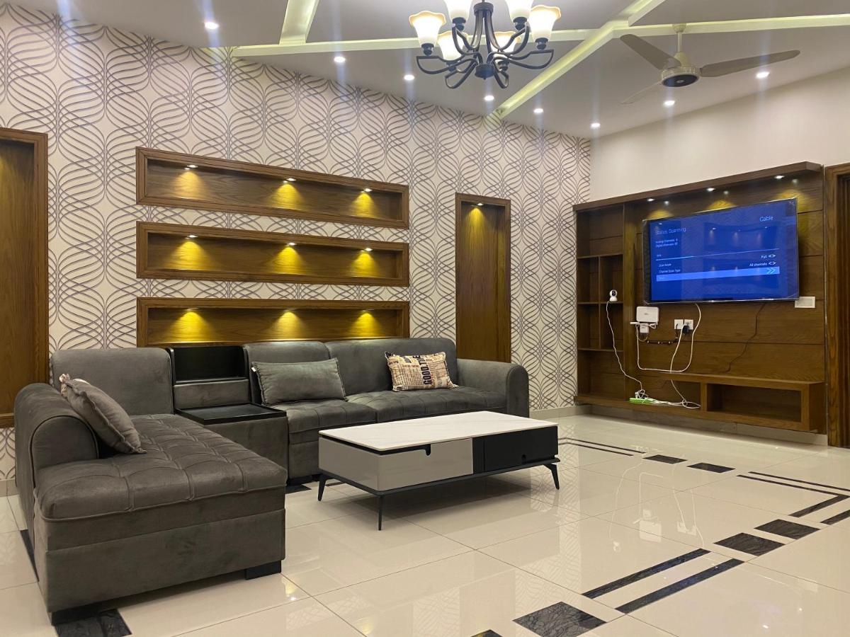 Luxury Guest House In Bahria Town ラーワルピンディー エクステリア 写真