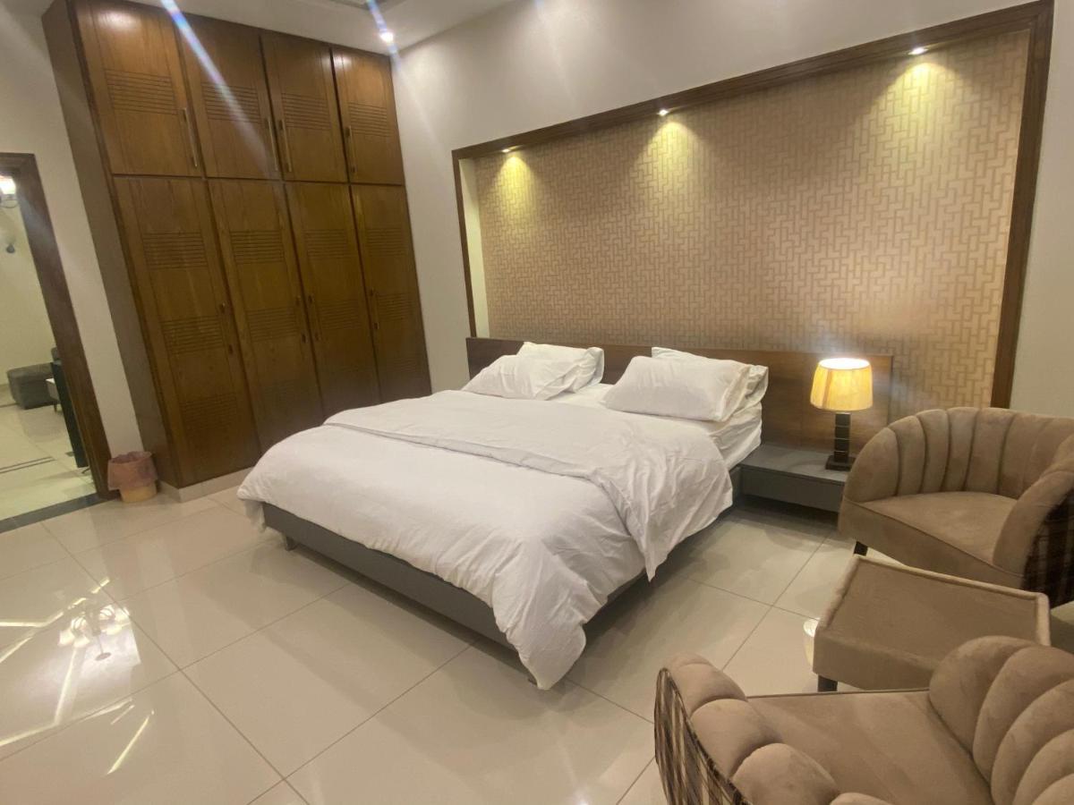 Luxury Guest House In Bahria Town ラーワルピンディー エクステリア 写真
