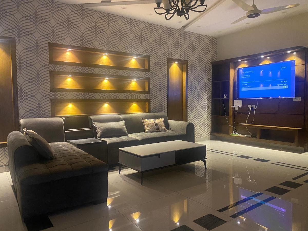 Luxury Guest House In Bahria Town ラーワルピンディー エクステリア 写真