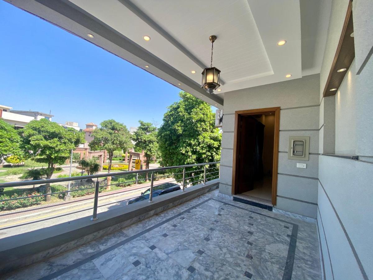Luxury Guest House In Bahria Town ラーワルピンディー エクステリア 写真